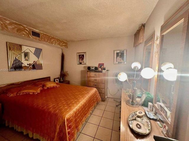 1460 N 43rd Pl 106, Hialeah, FL 33012