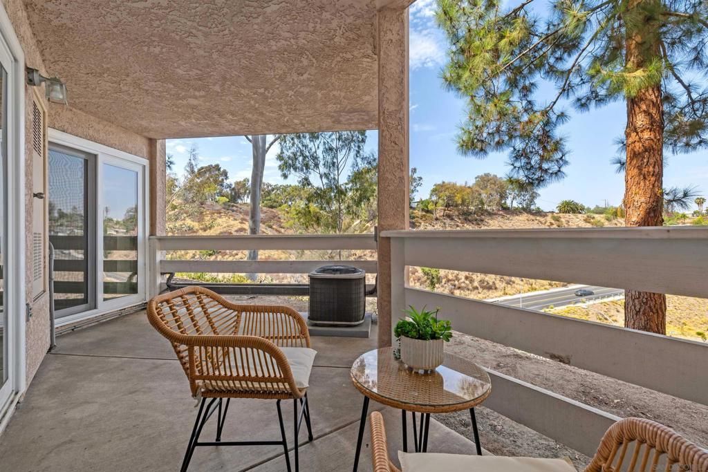 Image 15 of property listing at 7263 Camino Degrazia 32, San Diego, CA 92111