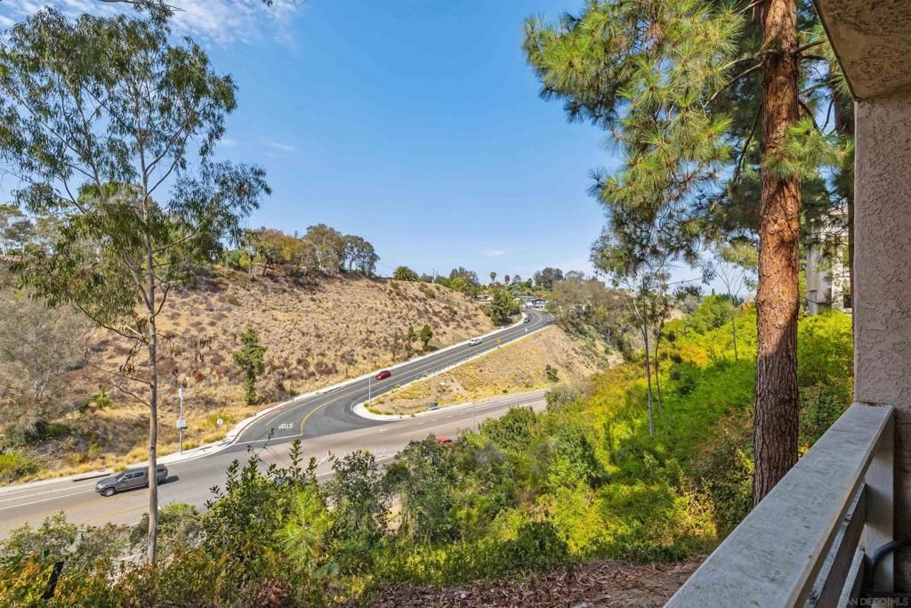 Image 18 of property listing at 7263 Camino Degrazia 32, San Diego, CA 92111