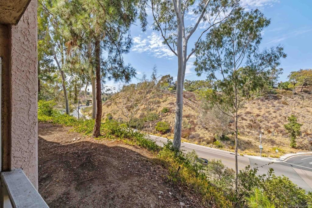 Image 19 of property listing at 7263 Camino Degrazia 32, San Diego, CA 92111
