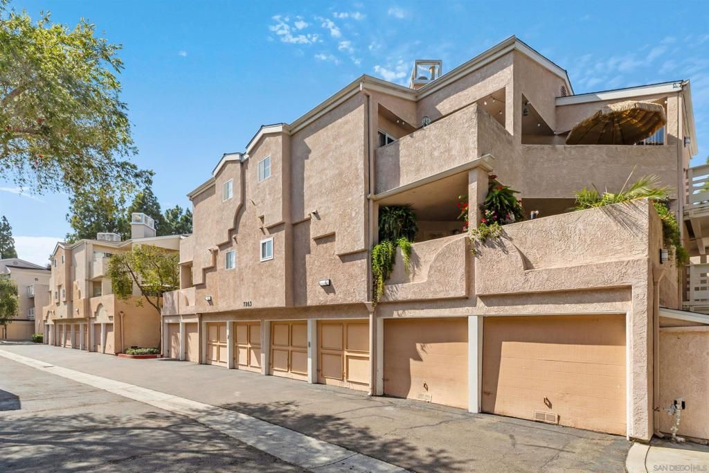 Image 2 of property listing at 7263 Camino Degrazia 32, San Diego, CA 92111