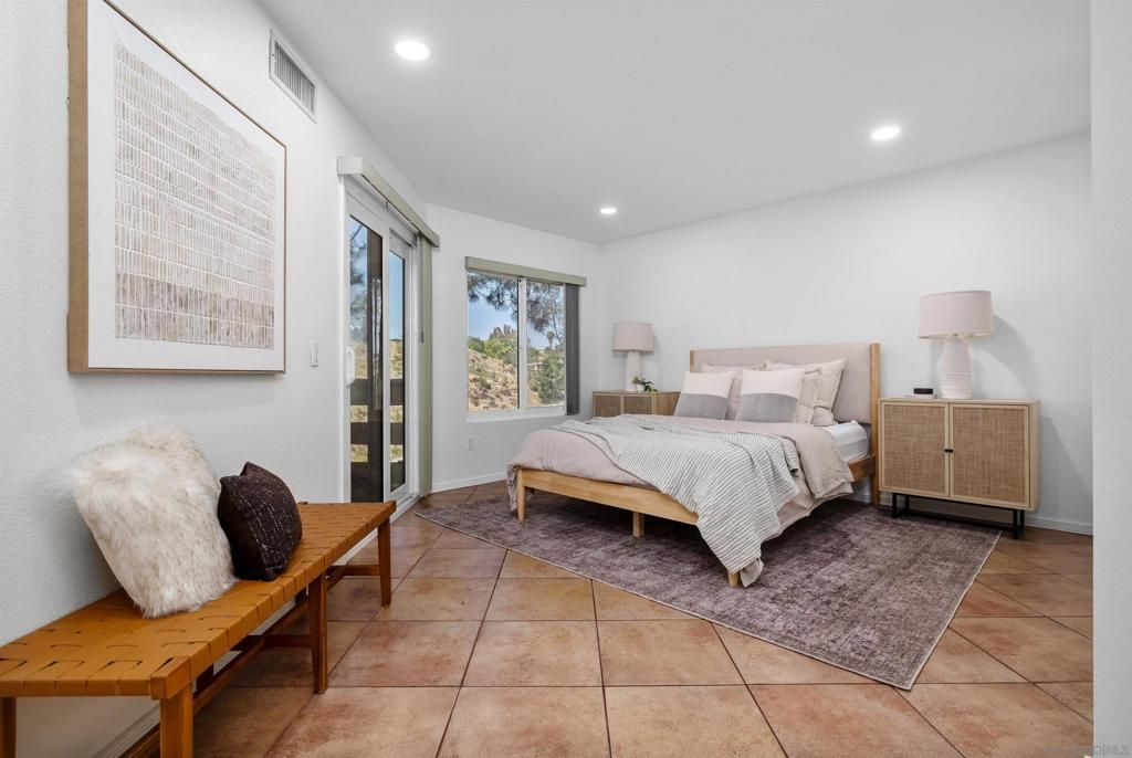 Image 30 of property listing at 7263 Camino Degrazia 32, San Diego, CA 92111