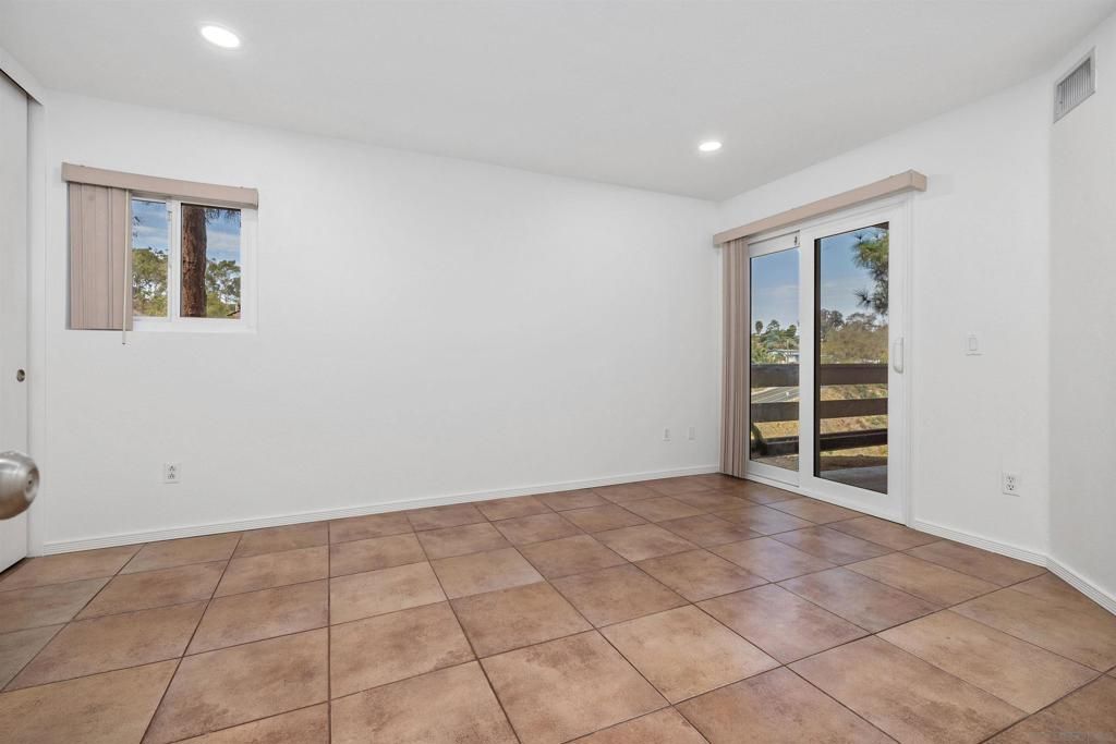 Image 34 of property listing at 7263 Camino Degrazia 32, San Diego, CA 92111