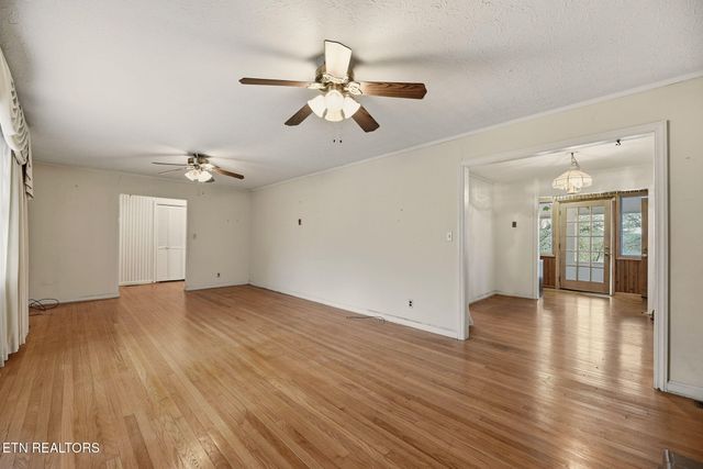 121 W Maiden Lane, Oak Ridge, TN 37830