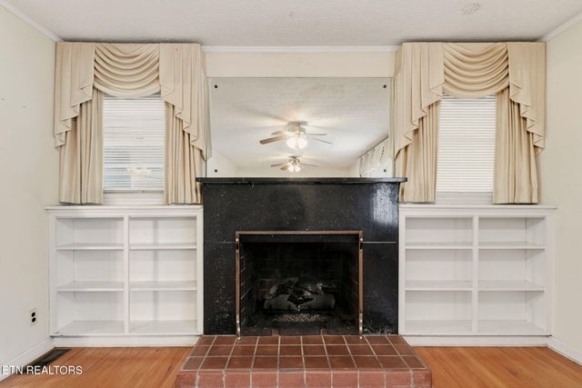 121 W Maiden Lane, Oak Ridge, TN 37830