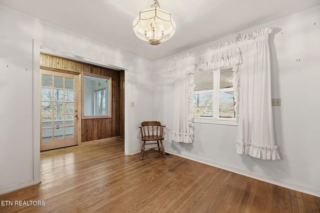 121 W Maiden Lane, Oak Ridge, TN 37830