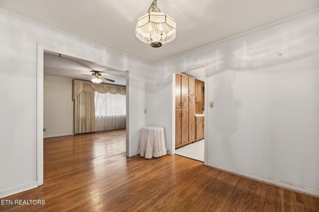 121 W Maiden Lane, Oak Ridge, TN 37830