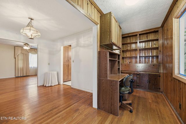 121 W Maiden Lane, Oak Ridge, TN 37830