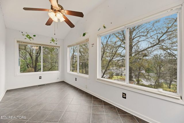 121 W Maiden Lane, Oak Ridge, TN 37830