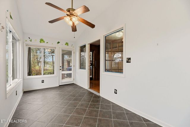 121 W Maiden Lane, Oak Ridge, TN 37830