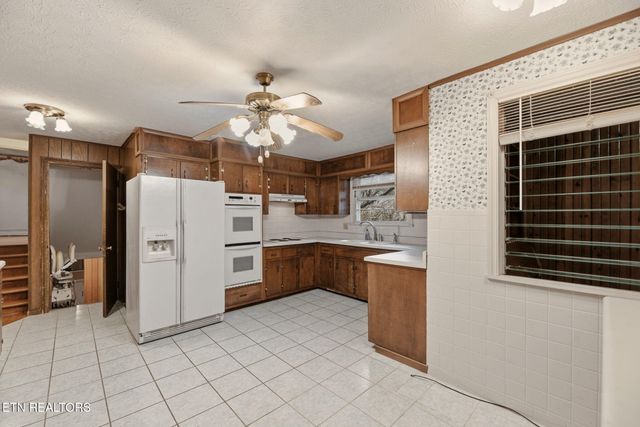 121 W Maiden Lane, Oak Ridge, TN 37830