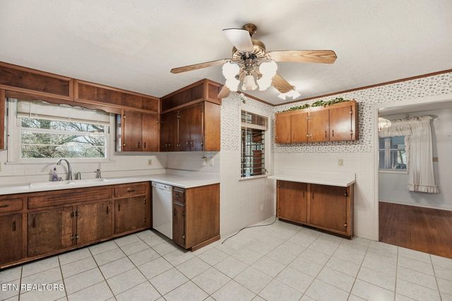 121 W Maiden Lane, Oak Ridge, TN 37830