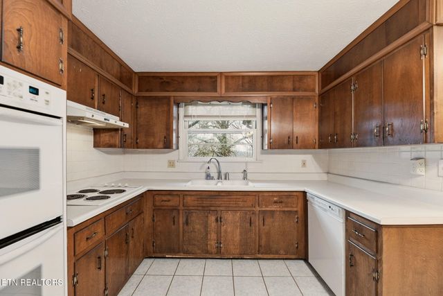 121 W Maiden Lane, Oak Ridge, TN 37830