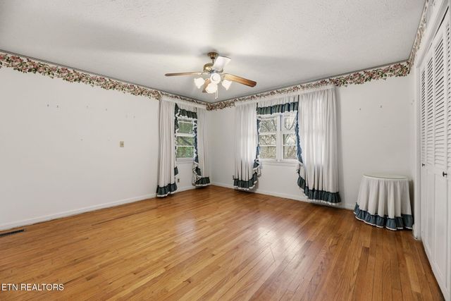 121 W Maiden Lane, Oak Ridge, TN 37830