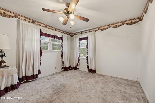 121 W Maiden Lane, Oak Ridge, TN 37830