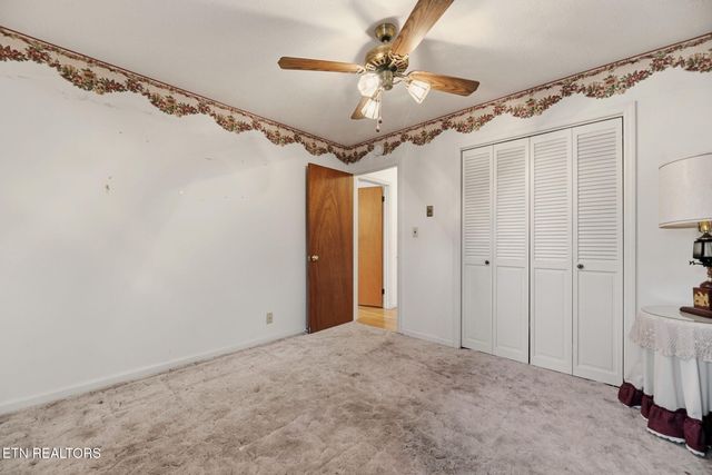 121 W Maiden Lane, Oak Ridge, TN 37830