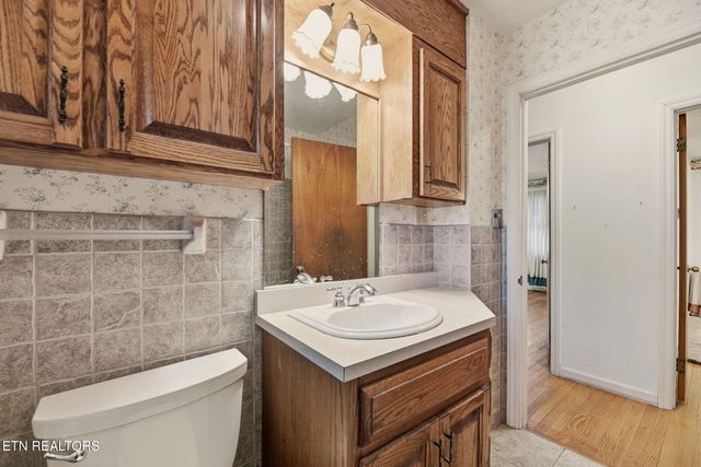 121 W Maiden Lane, Oak Ridge, TN 37830