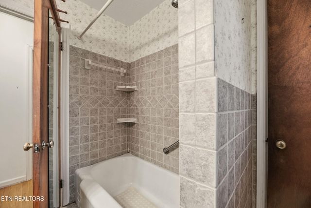 121 W Maiden Lane, Oak Ridge, TN 37830