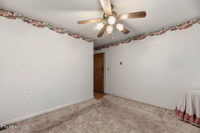 121 W Maiden Lane, Oak Ridge, TN 37830