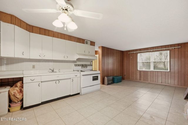 121 W Maiden Lane, Oak Ridge, TN 37830