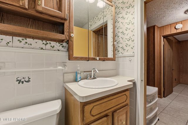 121 W Maiden Lane, Oak Ridge, TN 37830