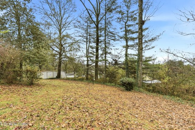 121 W Maiden Lane, Oak Ridge, TN 37830