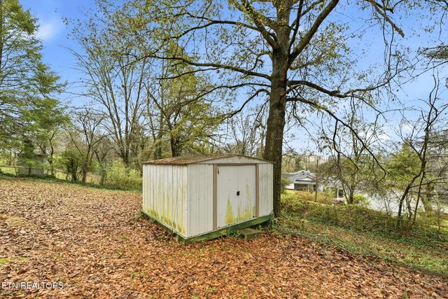 121 W Maiden Lane, Oak Ridge, TN 37830