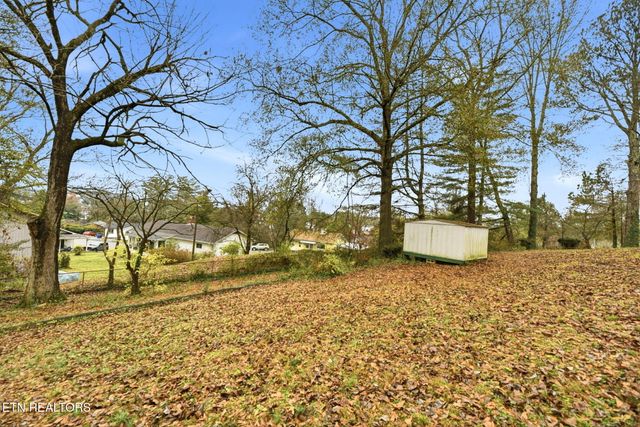 121 W Maiden Lane, Oak Ridge, TN 37830