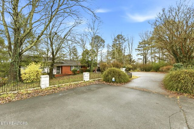 121 W Maiden Lane, Oak Ridge, TN 37830