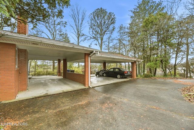 121 W Maiden Lane, Oak Ridge, TN 37830