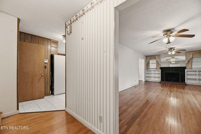 121 W Maiden Lane, Oak Ridge, TN 37830