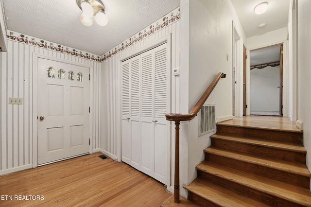 121 W Maiden Lane, Oak Ridge, TN 37830