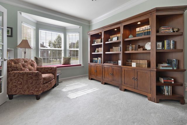 1127 Pine Valley Court, Elgin, IL 60124