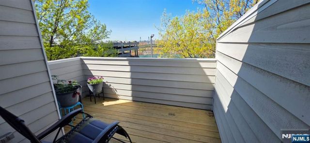 804 Spinnaker Court, Secaucus, NJ 07094