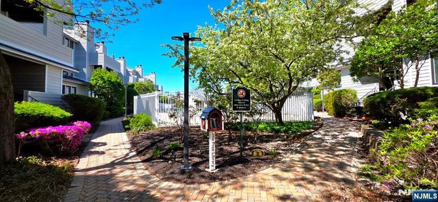 804 Spinnaker Court, Secaucus, NJ 07094