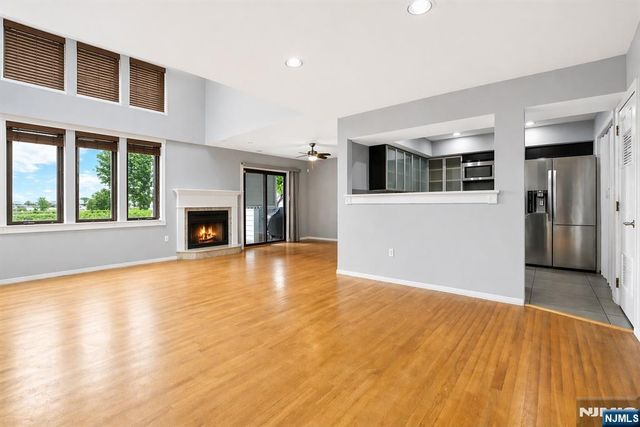 804 Spinnaker Court, Secaucus, NJ 07094