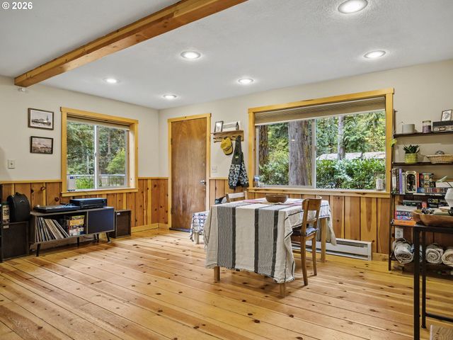 70385 E MOUNTAIN Dr, Rhododendron, OR 97049