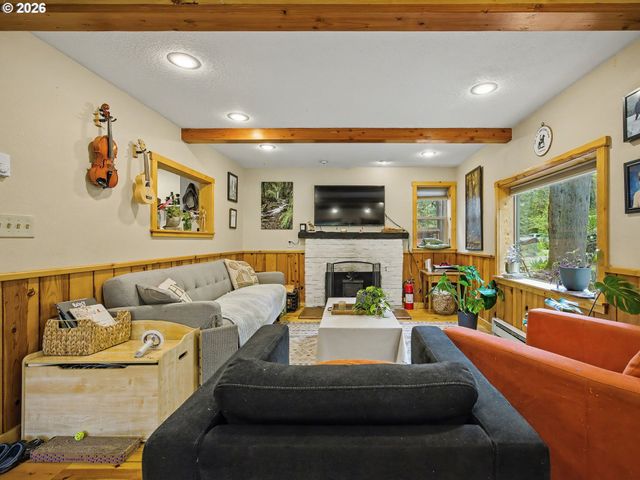 70385 E MOUNTAIN Dr, Rhododendron, OR 97049