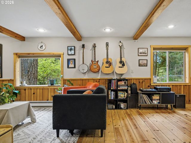 70385 E MOUNTAIN Dr, Rhododendron, OR 97049