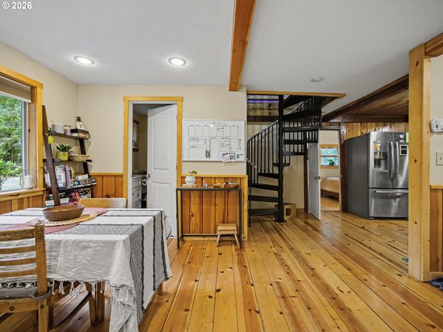70385 E MOUNTAIN Dr, Rhododendron, OR 97049