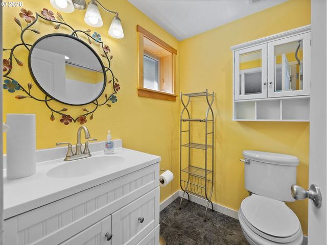 70385 E MOUNTAIN Dr, Rhododendron, OR 97049
