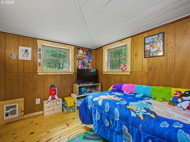 70385 E MOUNTAIN Dr, Rhododendron, OR 97049