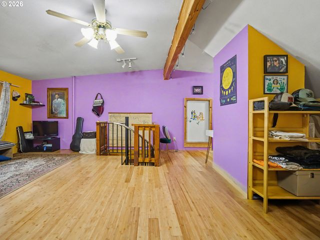 70385 E MOUNTAIN Dr, Rhododendron, OR 97049