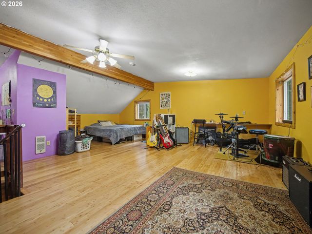 70385 E MOUNTAIN Dr, Rhododendron, OR 97049