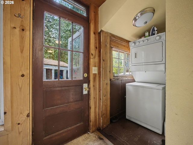 70385 E MOUNTAIN Dr, Rhododendron, OR 97049