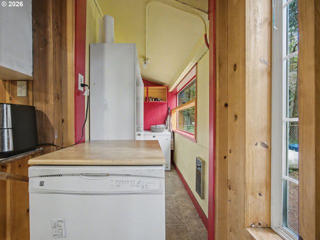 70385 E MOUNTAIN Dr, Rhododendron, OR 97049