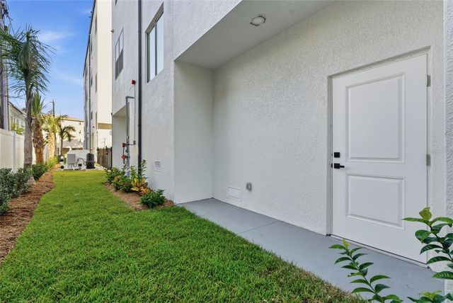 11605 1ST STREET E B3, Treasure Island, FL 33706