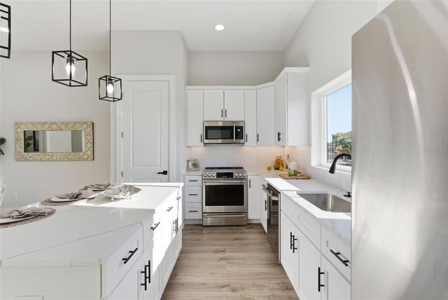 11605 1ST STREET E B3, Treasure Island, FL 33706