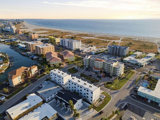 11605 1ST STREET E B3, Treasure Island, FL 33706