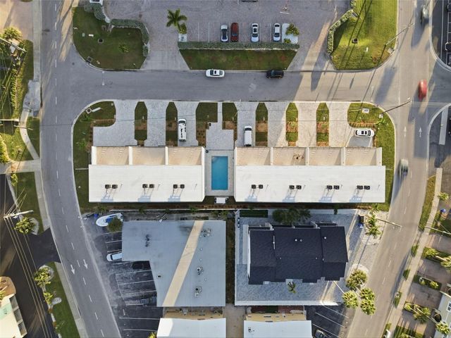 11605 1ST STREET E B3, Treasure Island, FL 33706